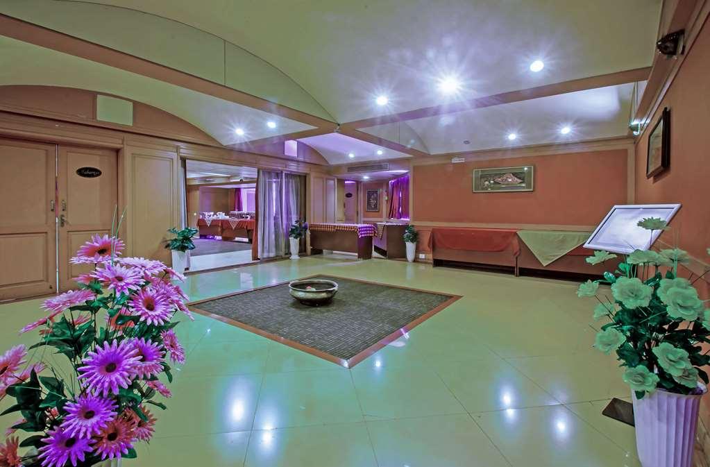 Quality Inn Regency, Nashik Wnętrze zdjęcie