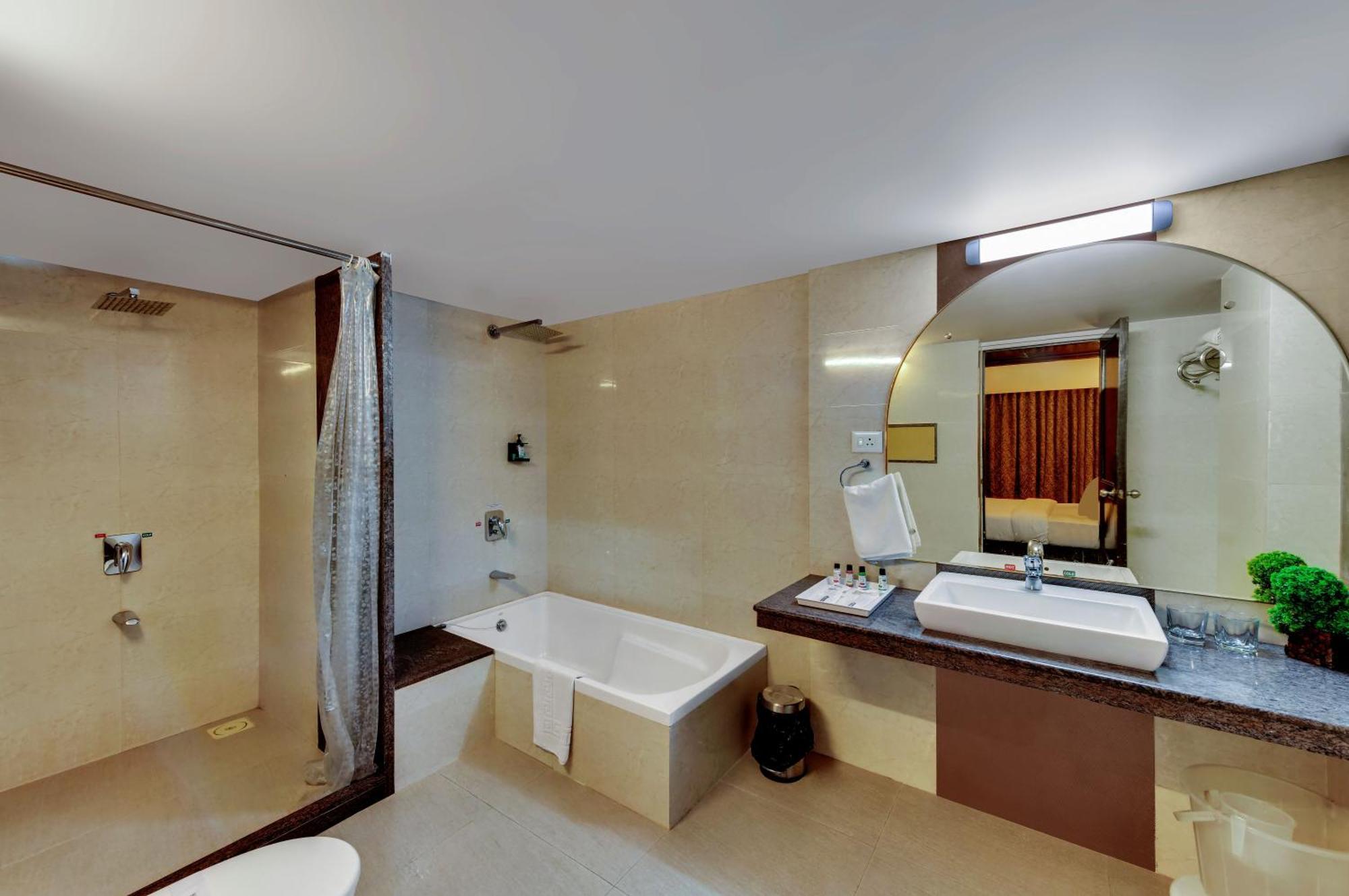 Quality Inn Regency, Nashik Zewnętrze zdjęcie